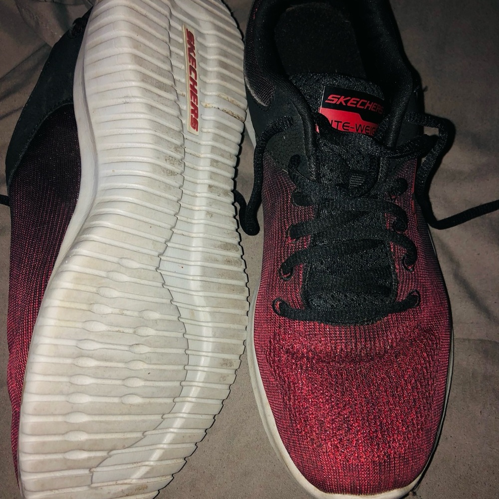 Men’s Skechers sz 9